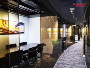 Không gian văn phòng trọn gói Esmart Office Diamond Plaza Lê Duẩn với thiết kế kính sang trọng, phòng họp có đầy đủ bàn ghế