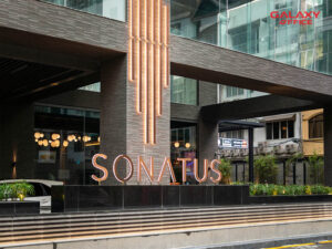 Tòa nhà văn phòng cho thuê Sonatus Building với thiết kế sang trọng, đèn led trang trí đẹp mắt