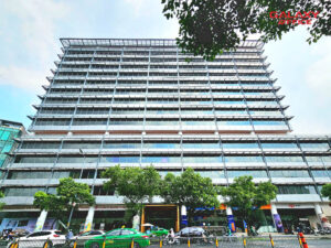 Mặt tiền nhìn từ dưới lên tại tòa nhà văn phòng Centre Point Nguyễn Văn Trỗi Phú Nhuận, vị trí đắc địa tại trung tâm Quận Phú Nhuận