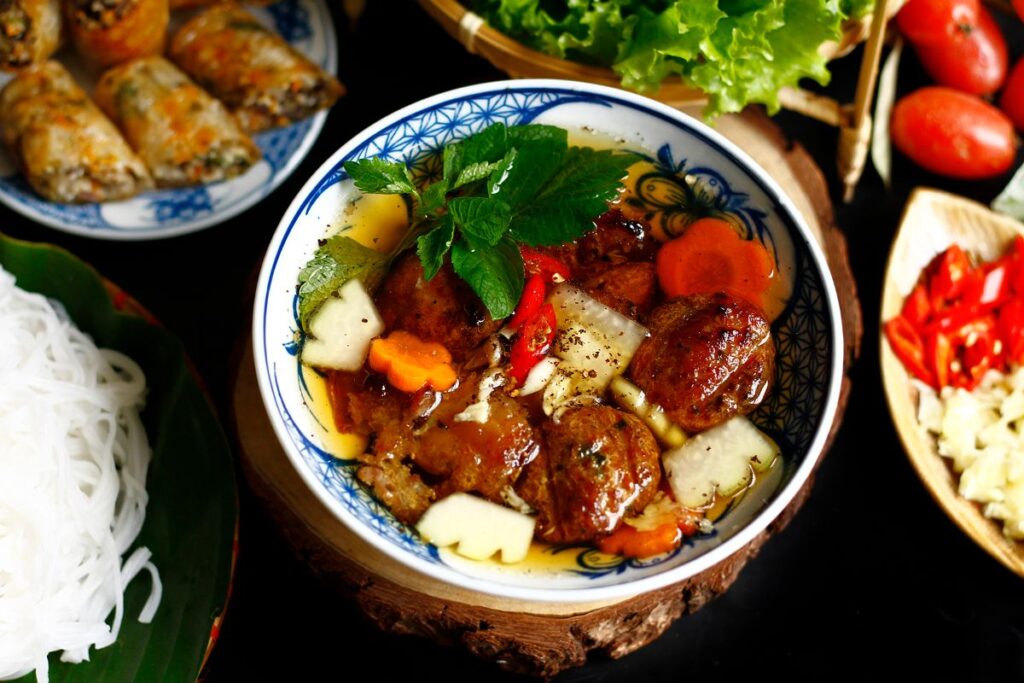 Bún chả Hà Nội, Hoa Sữa Quận Phú Nhuận