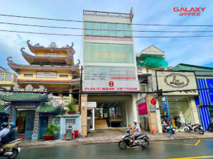 Mặt tiền tòa nhà 488 Lê Quang Định Quận Bình Thạnh, nằm trên trục đường chính của Quận