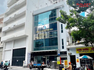Mặt tiền tòa nhà 74 Hồng Hà, Phường 2, Quận Tân Bình