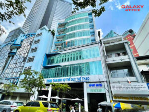 Mặt tiền được lắp full kính vô cùng hiện đại của BNB Building