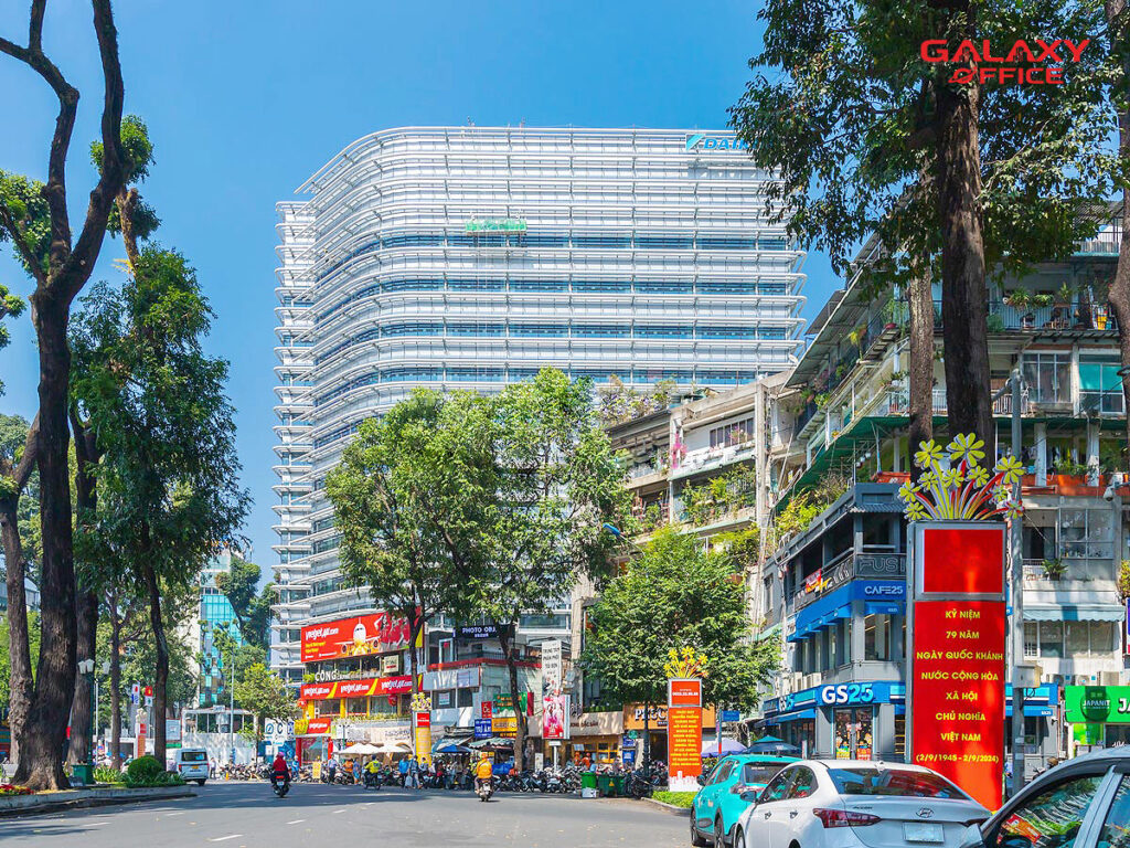 Toàn cảnh tòa nhà văn phòng Daikin Tower tọa lạc tại 10 Công Trường Quốc Tế, Phường 6, Quận 3, thiết kế hiện đại