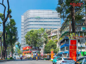 Toàn cảnh tòa nhà văn phòng Daikin Tower tọa lạc tại 10 Công Trường Quốc Tế, Phường 6, Quận 3, thiết kế hiện đại