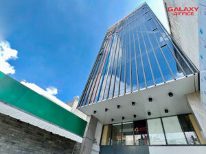 Mặt tiền thiết kế hiện đại của tòa nhà cho thuê Golden Link Building 132A Nguyễn Trọng Tuyển, Phường 8, Quận Phú Nhuận