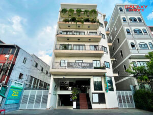 mặt tiền hiện đại của tòa nhà Hous39 Building, Mai Văn Vĩnh, Phường Tân Quy, Quận 7