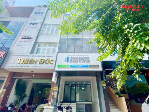 Mặt tiền tòa nhà văn phòng cho thuê 1C Trần Não