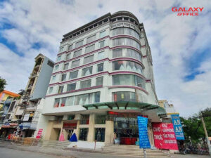 Mặt tiền thiết kế hiện đại của tòa nhà 489 Lý Thường Kiệt, Phường 8, Quận Tân Bình