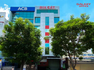 Mặt tiền tòa nhà Gia Cát tọa lạc ngay vị trí trung tâm 316 Lê Văn Sỹ, Phường 1, Quận Tân Bình
