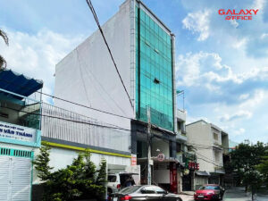 Tòa nhà văn phòng cho thuê 168/14 Nguyễn Gia Trí, Phường 25, Quận Bình Thạnh, mặt tiền được lắp full kính hiện đại