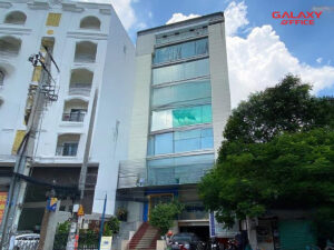 Mặt tiền tòa nhà Royal Building tọa lạc tại 649/35 Điện Biên Phủ, Phường 25, Quận Bình Thạnh