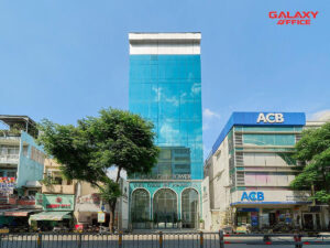 Toàn cảnh tòa nhà Sài Gòn New Tower với thiết kế hiện đại full kính tọa lạc tại 62-64 Nguyễn Biểu, Phường 2, Quận 5