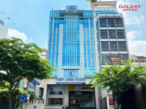 Mặt tiền tòa nhà thép toàn thắng, hiện đại, thiết kế full mặt kính