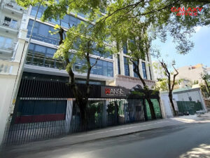 Mặt tiền tòa nhà 100 Xuân Thủy