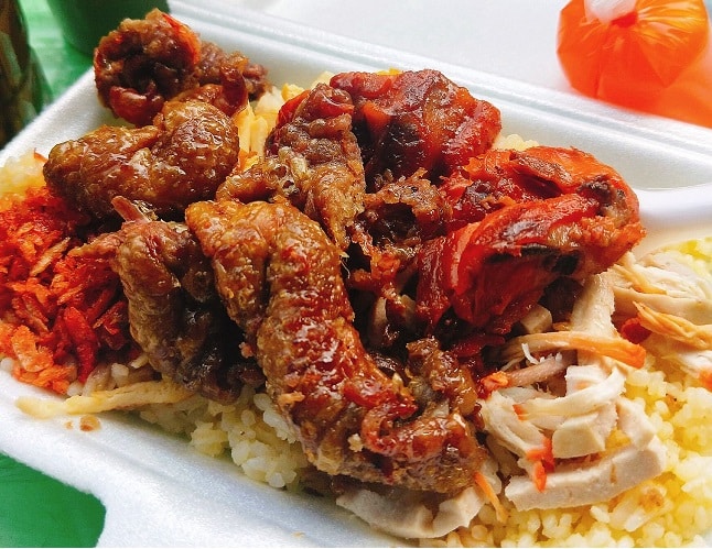 Cơm da gà Nga nằm teong top quán cơm văn phòng phường khánh hội nổi tiếng