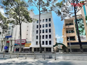 Toàn cảnh tòa nhà Hemera Building nằm trên trục đường trung tâm Quận 1