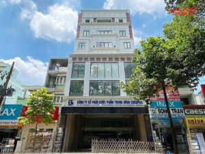 Mặt tiền tòa nhà THT Building nằm trên trục đường trung tâm Quận 10