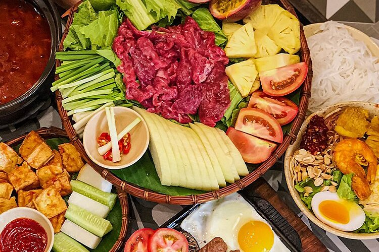 Quán cơm văn phòng quận 10, Mộc Vị Quán với đa dạng món ăn kèm rau xanh hấp dẫn
