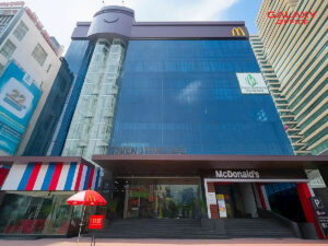 Mặt tiền tòa nhà Interlace 277B Cách Mạng tháng 8 với thiết kế hiện đại, tọa lạc tuyến đường huyết mạch của quận 10