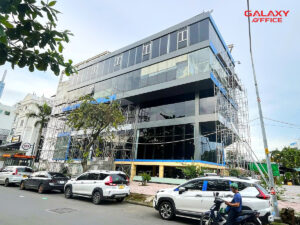 Toàn cảnh tòa nhà 288 trần não Phường An Khánh Tp Thủ Đức, với thiết kế kính hiện đại nằm tại mặt tiền đường trần não