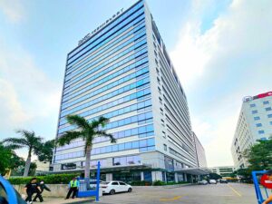 Toàn cảnh tòa nhà văn phòng cho thuê ETown 5 với thiết kế hiện đại tọa lạc tại 364 Cộng Hòa, Phường Tân Bình