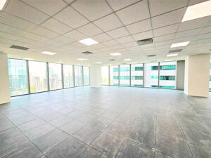 Không gian văn phòng hiện đại, nhiều ánh sáng tự nhiên