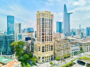 Toàn cảnh tòa nhà Vinatex Building một trong những tòa nhà văn phòng hạng B nổi bật tại Quận 1