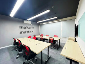 Không gian phòng làm việc văn phòng trọn gói MinX Trường Chinh trang bị sẵn bàn ghế trang thiết bị kĩ thuật