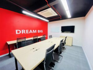 Không gian phòng làm việc văn phòng trọn gói MinX Trường Chinh trang bị sẵn bàn ghế trang thiết bị kĩ thuật