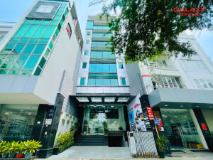 Mặt tiền tòa nhà Unity Workspace với thiết kế hiện đại, tọa lạc tại 235 Lý Thường Kiệt Quận Tân Bình