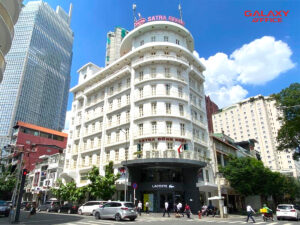 Toàn cảnh tòa nhà Satra Building tọa lạc tại 58 Đồng Khởi Phường Sài Gòn, Trung tâm Quận 1 TPHCM