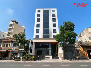 Mặt tiền tòa nhà Lite The Gateway với thiết kế mới hiện đại, tọa lạc tại đường Ngô Tất Tố, Bình Thạnh