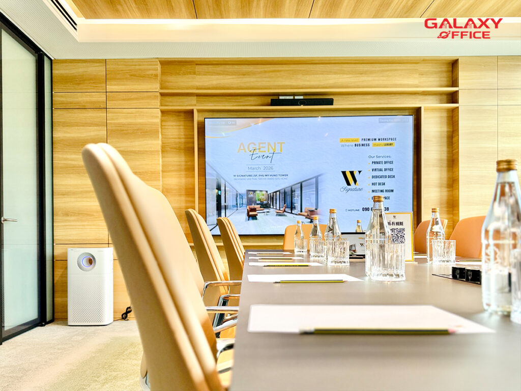 Phòng họp có sẵn bàn ghế hiện đại tại W Signature- xu hướng thiết kế văn phòng 2026